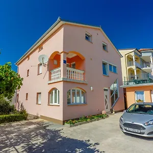 apartment-marissimo.primorje-gorskikotar.com/