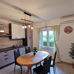apartments-jurandvor.primorje-gorskikotar.com/
