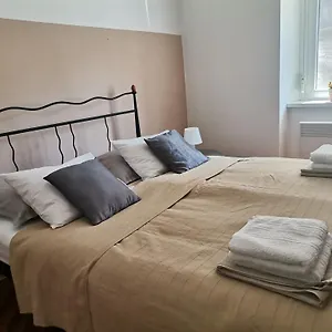 Casa Di Nonna Pina, Kuca U Blizini Arene Apartament Pula